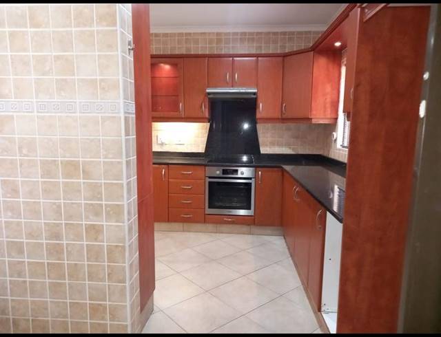 7 BEDROOM HOUSE FOR SALE IN MOSELEY PARK